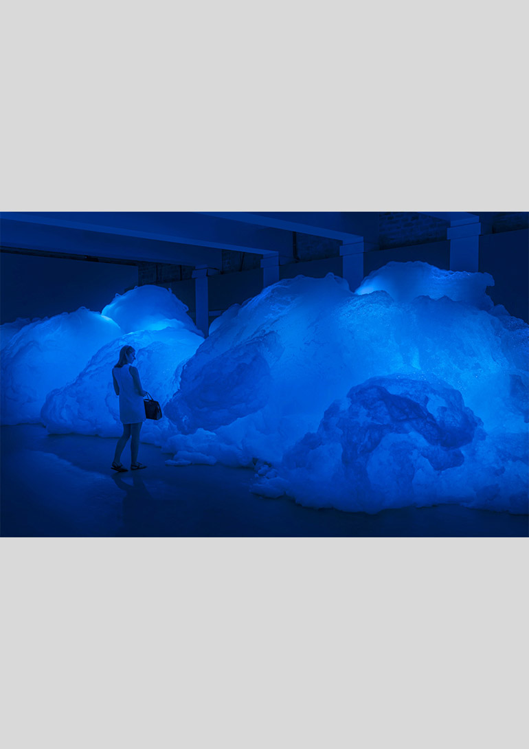 《Foam》 installation view, “FUKAMI ‒une plongée dans lʼ esthétique japonaise” , Hôtel Salomon de Rothschild, Paris, France, 2018 photo: Nobutada OMOTE | SANDWICH ©NAWA Kohei