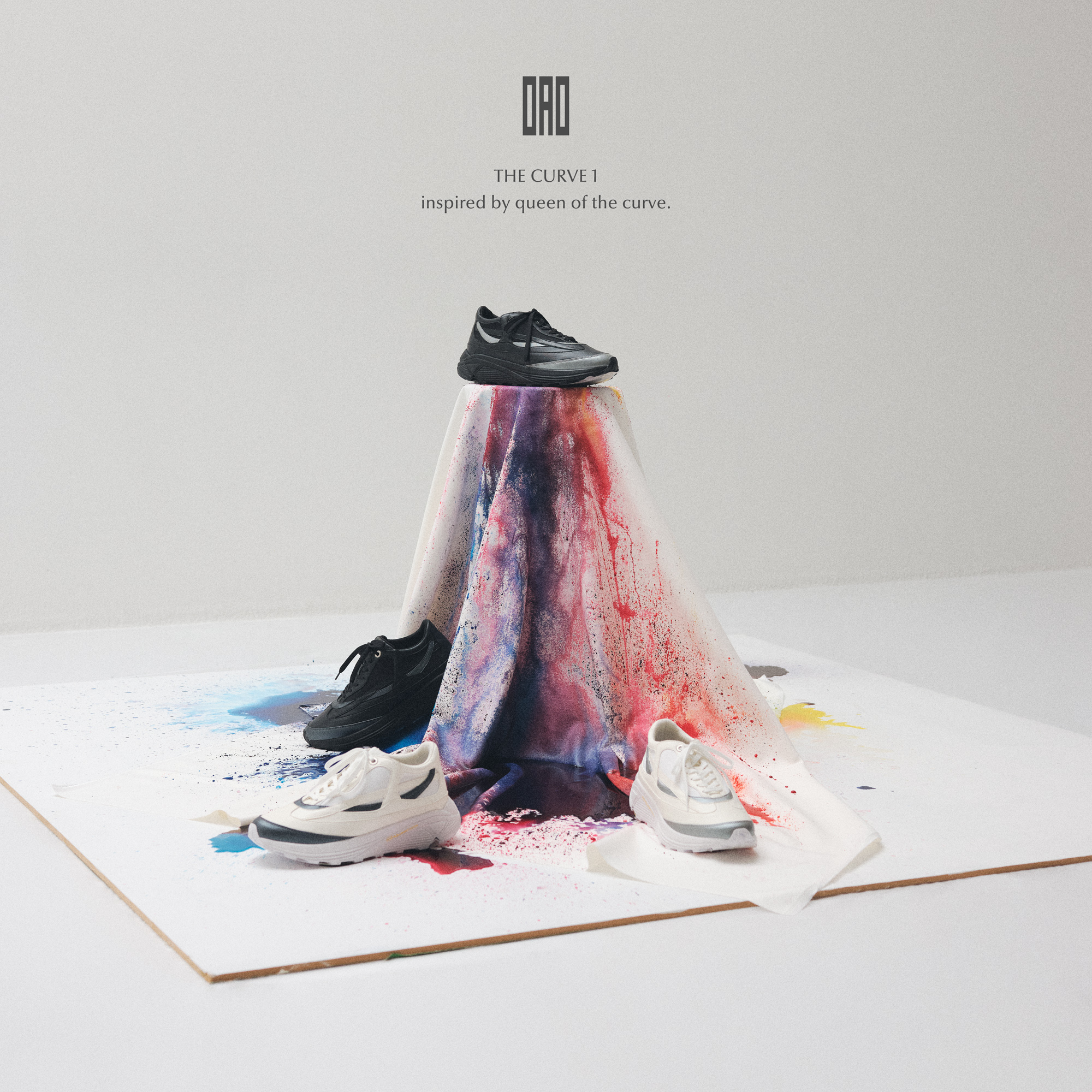 女性建築家ザハ・ハディドからインスピレーションを受けたスニーカーを発表！　アートと融合した新生フットウェアブランド「OAO」